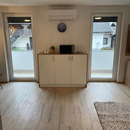 아파트 Villages 지로브니차